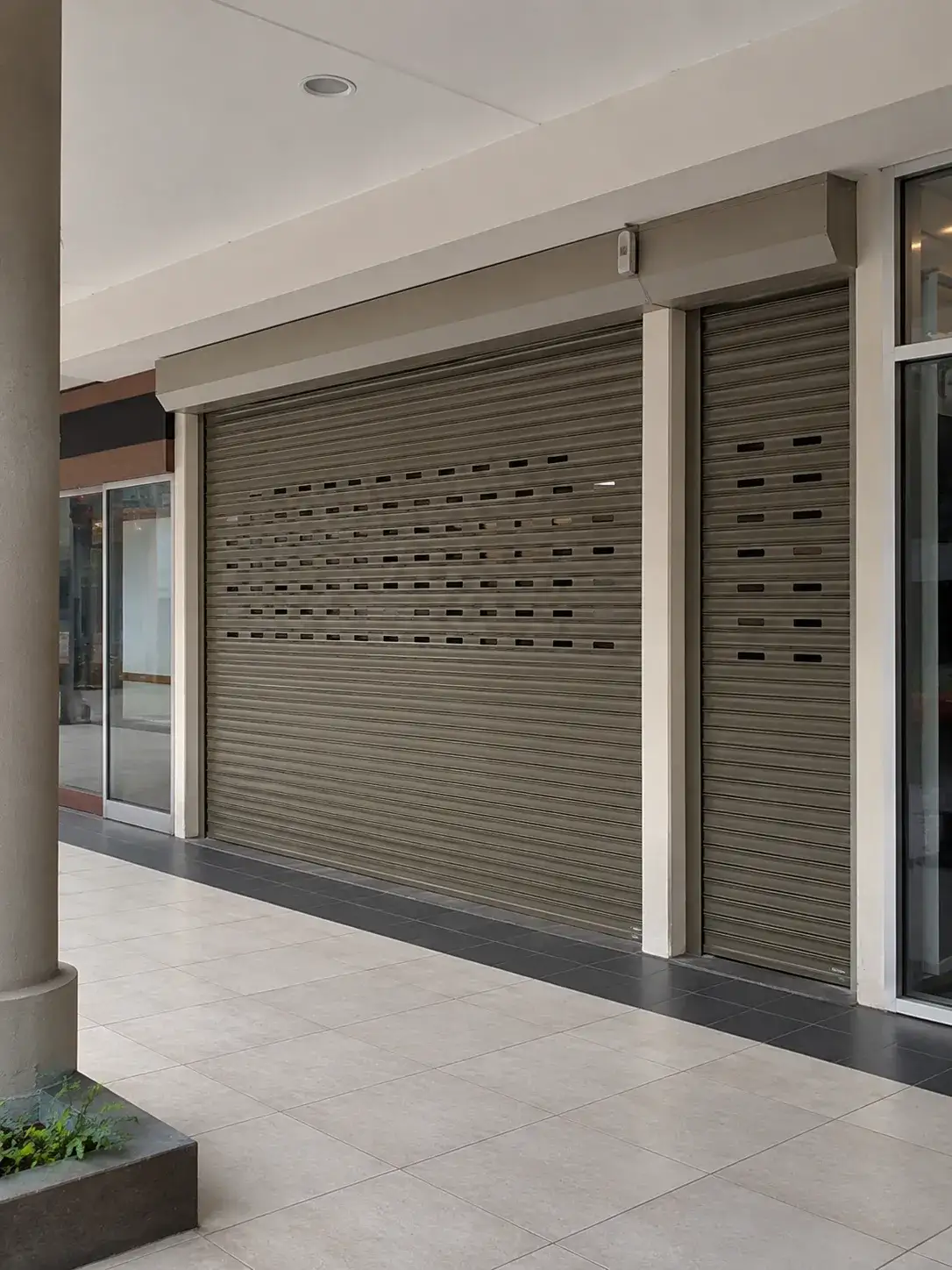 Cortinas enrollables para negocios en Cancún